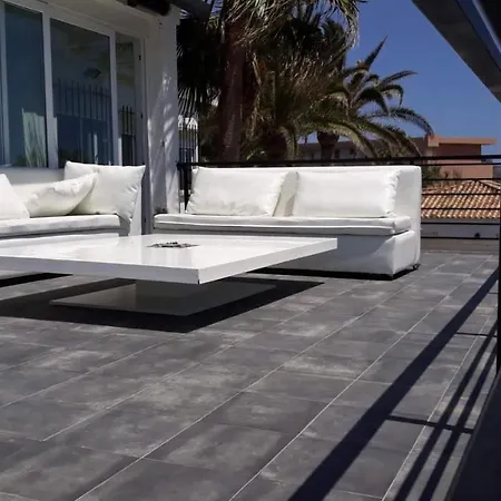 Torreguadiaro - 2 Mins Walk From The Bars And Restaurants Villa