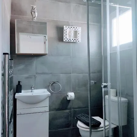 Villa Torreguadiaro - 2 Mins Walk From The Bars And Restaurants San Roque (Andalucia)
