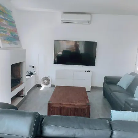 Torreguadiaro - 2 Mins Walk From The Bars And Restaurants Villa *
