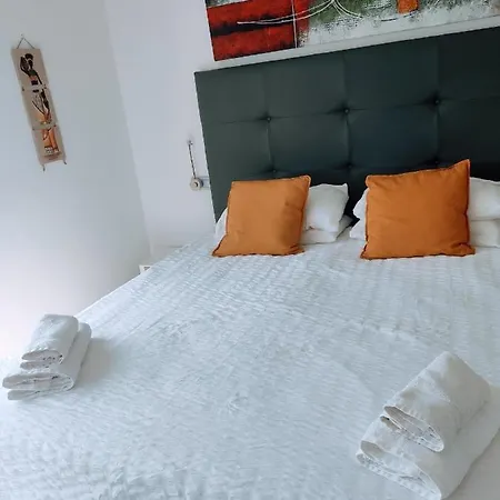 Villa Torreguadiaro - 2 Mins Walk From The Bars And Restaurants San Roque (Andalucia)