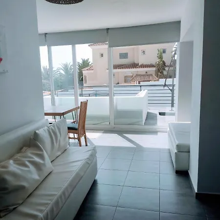 Villa Torreguadiaro - 2 Mins Walk From The Bars And Restaurants *