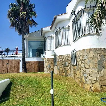 Villa Torreguadiaro - 2 Mins Walk From The Bars And Restaurants San Roque (Andalucia)