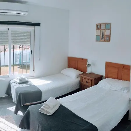Villa Torreguadiaro - 2 Mins Walk From The Bars And Restaurants *
