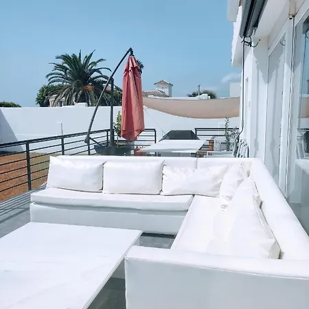 Villa Torreguadiaro - 2 Mins Walk From The Bars And Restaurants
