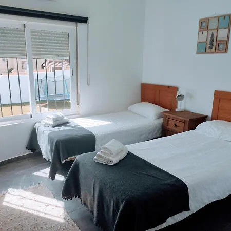 Torreguadiaro - 2 Mins Walk From The Bars And Restaurants *
