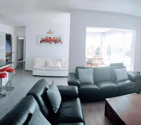 Torreguadiaro - 2 Mins Walk From The Bars And Restaurants Villa