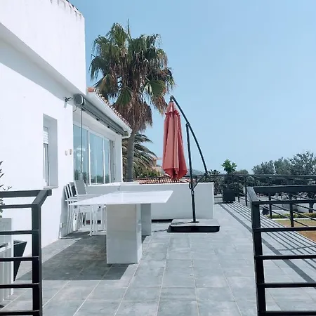 Villa Torreguadiaro - 2 Mins Walk From The Bars And Restaurants