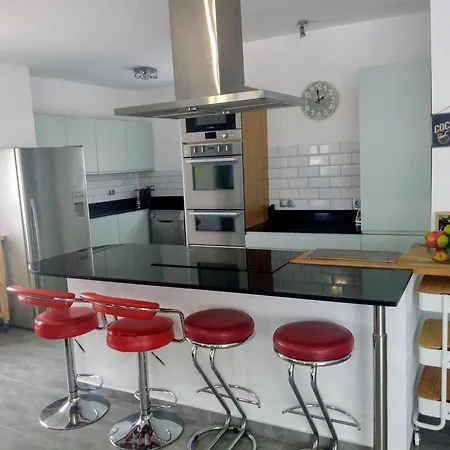 Torreguadiaro - 2 Mins Walk From The Bars And Restaurants
