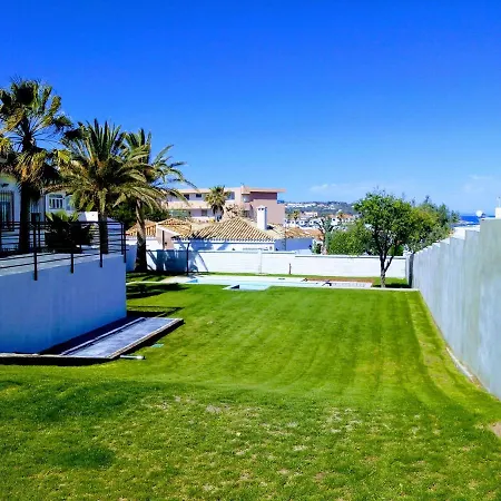Torreguadiaro - 2 Mins Walk From The Bars And Restaurants Villa