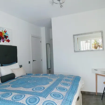 Torreguadiaro - 2 Mins Walk From The Bars And Restaurants *