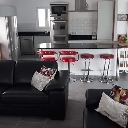 Torreguadiaro - 2 Mins Walk From The Bars And Restaurants Villa *
