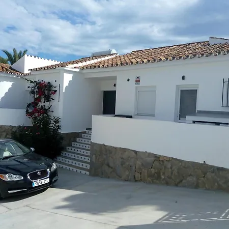 Torreguadiaro - 2 Mins Walk From The Bars And Restaurants