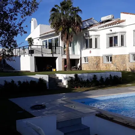 Villa Torreguadiaro - 2 Mins Walk From The Bars And Restaurants *